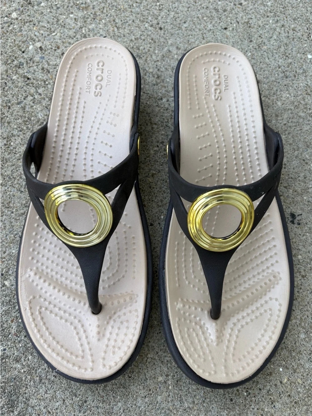 CROCS Women's Sanrah Beveled Circle Wedge Flip Flops with Gold Thong Ring - Picture 1 of 5
